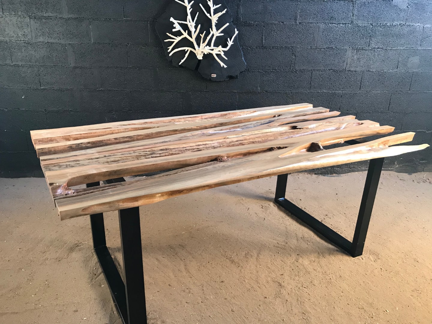 Création d'une table en bois cathédrale – Image 2