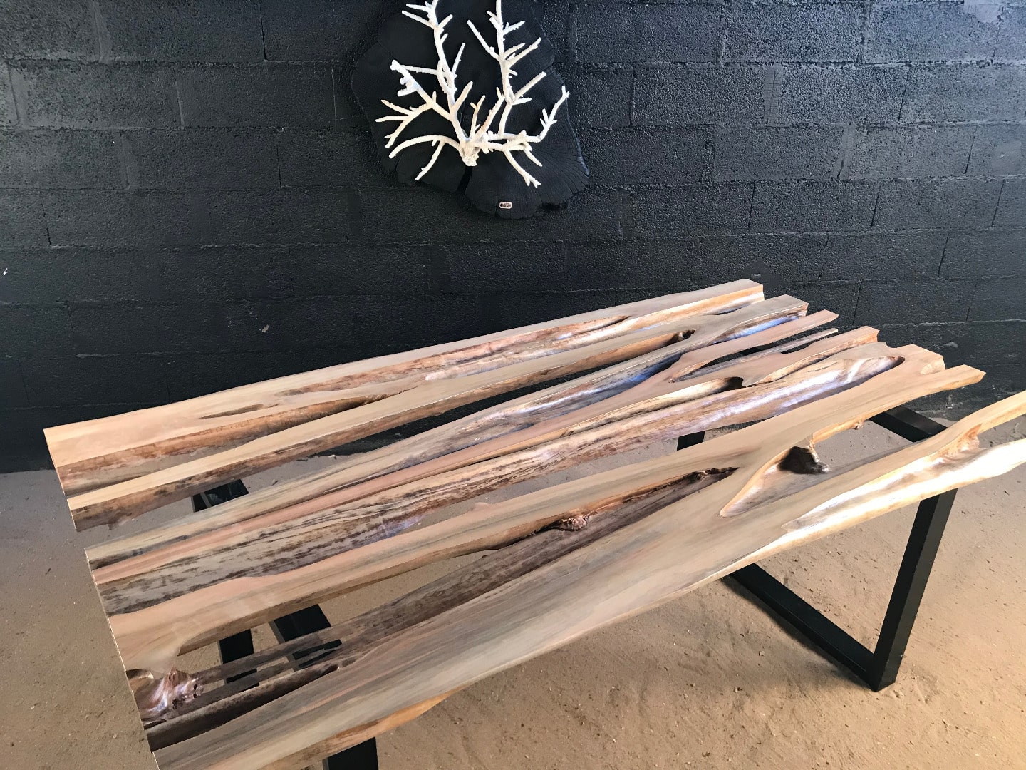 Création d'une table en bois cathédrale – Image 4