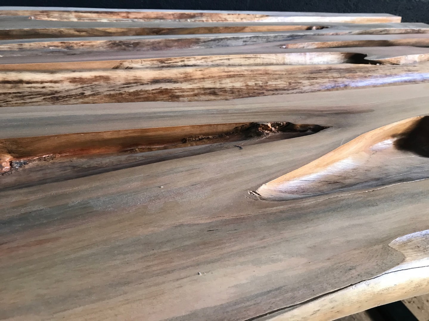 Création d'une table en bois cathédrale – Image 6