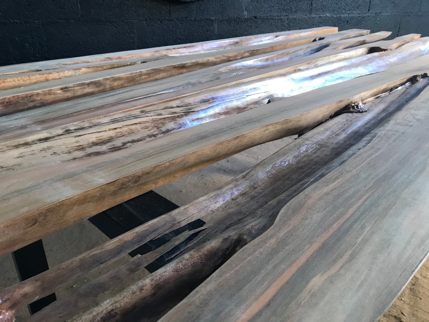 Création d'une table en bois cathédrale – Image 7