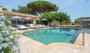 pergola en bois flotté à Ramatuelle