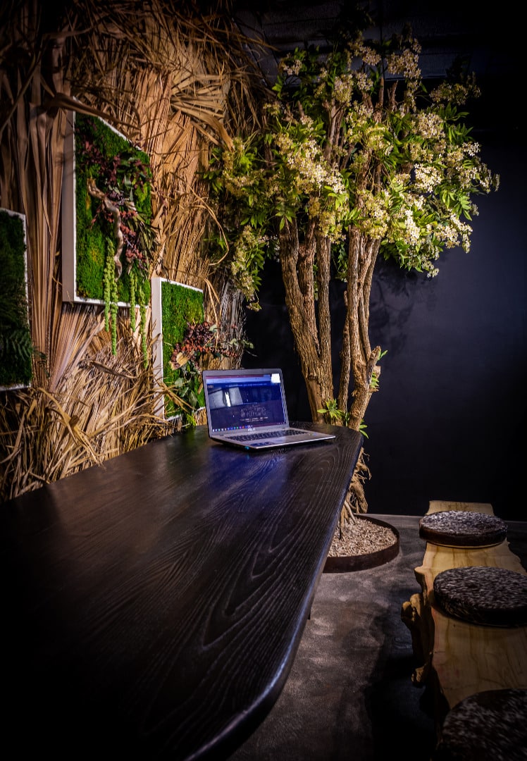 Création d'une table bureau en châtaignier et brulé – Image 2