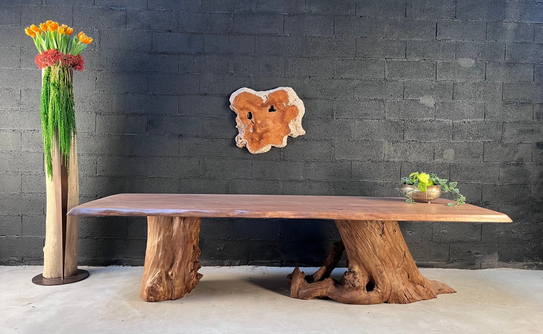 Création d'une table en bois flotté posée sur deux pieds en bois flotté Partager – Image 4