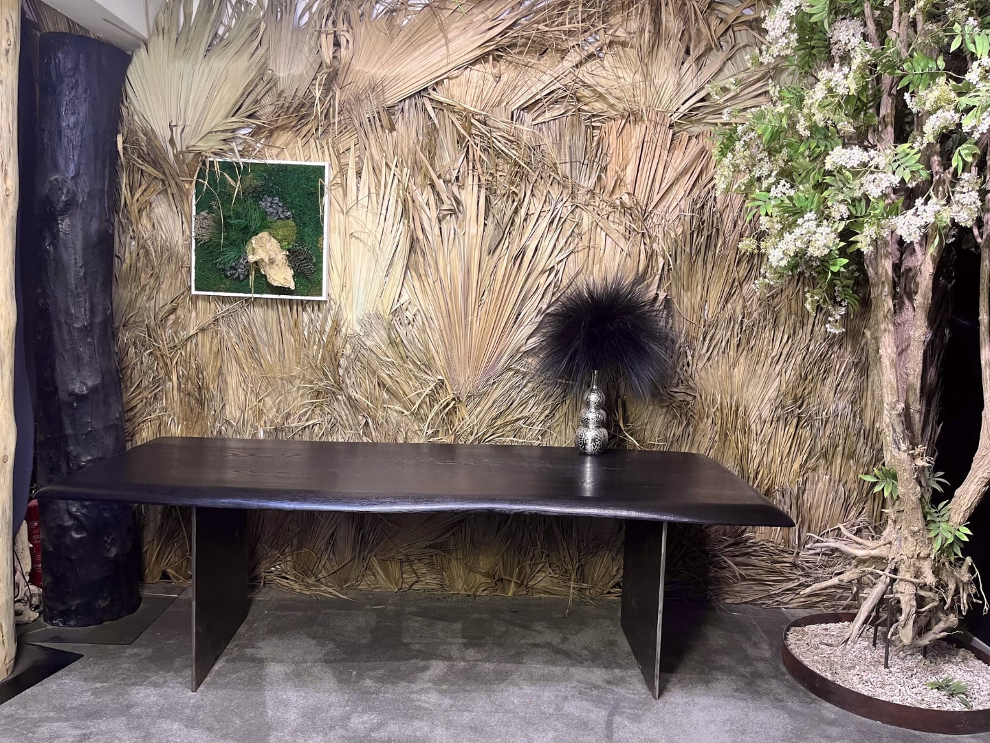 Création de la table en chataignier brulé pietement en acier – Image 2