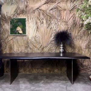 Création de la table en chataignier brulé pietement en acier