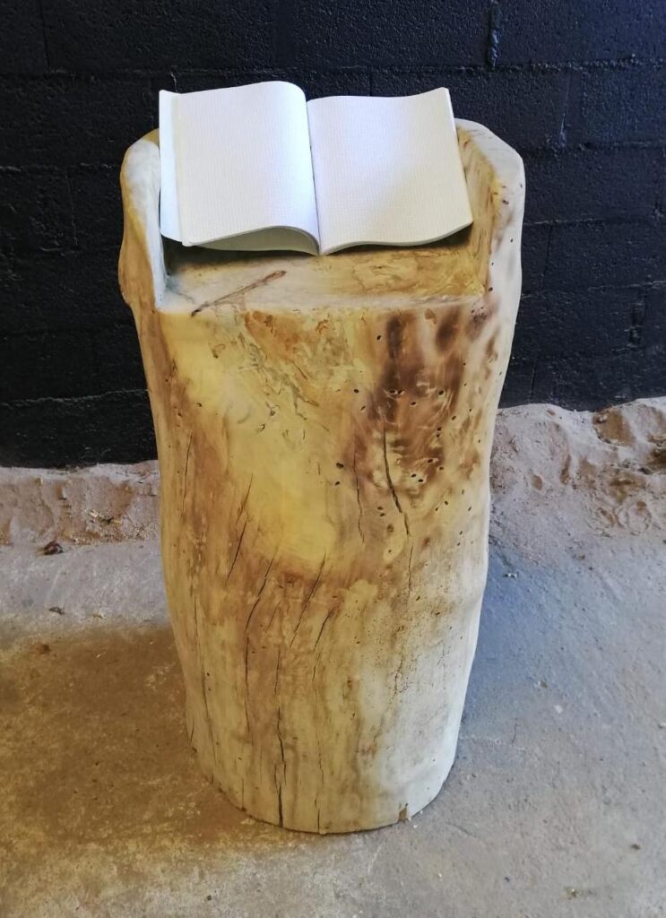 Création d'un pupitre en bois flotté pour restaurant