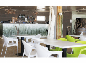 Décoration en bois flotté du restaurant Baia