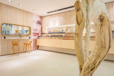 small-guillaume-da-silva-architecte-retail-lille-avril-cosm-tique-bio-bois-flott-metz-6