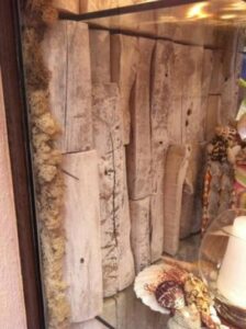 Réalisation d’un plancher en bois flotté pour une boutique à St Tropez ainsi que du mobilier