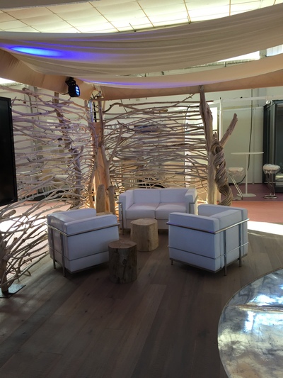 Décoration pour un stand en bois flotté