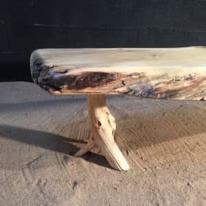 Création d'une table basse avec un grosse planche bois flotté