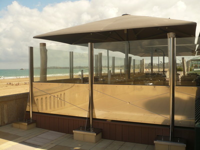 Troncs de bois flotté pour un hotel à St Malo