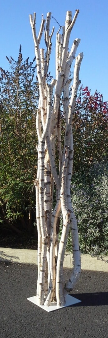 Sculpture en troncs de bouleau – Image 2