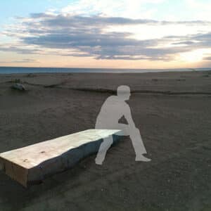 Banc en planche de bois flotté 15/20cm épaisseur posé sur pieds en acier