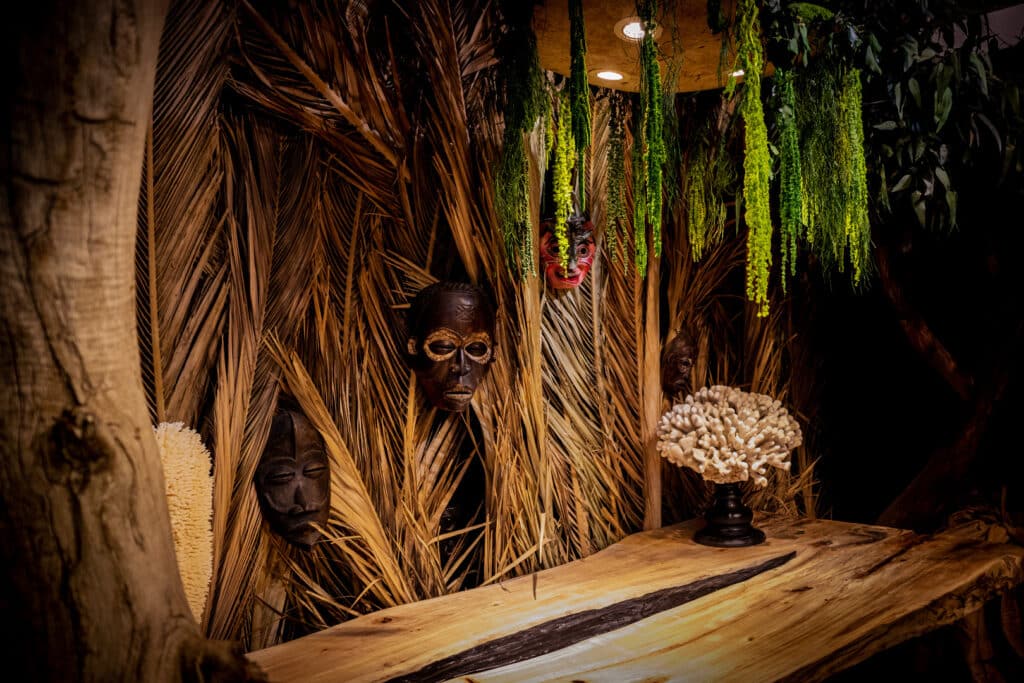 Création d'une table en bois flotté avec insert en bois flotté brulé