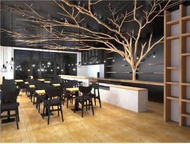 Design Intérieur Café Moderne avec Arbre Décoratif Café moderne au décor design avec arbre sculpté au plafond, chaises noires et sol en bois clair.